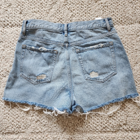 Shorts - Picture 2 of 3